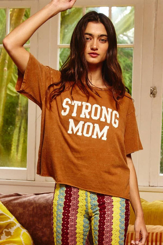 STRONG MOM Mineral Washed Graphic Top